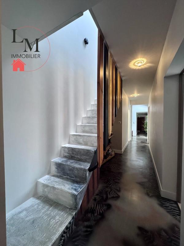 Villa - 295 m² - 10 pièces