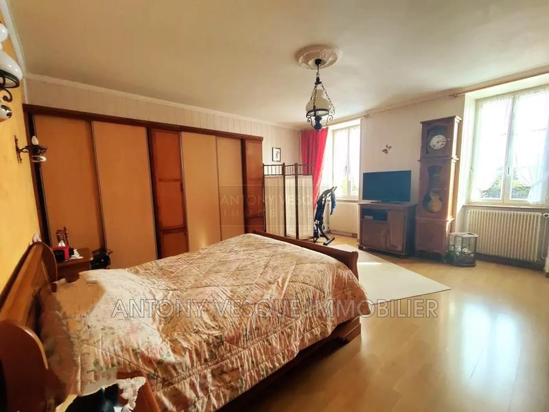 Maison - 250 m² - 10 pièces