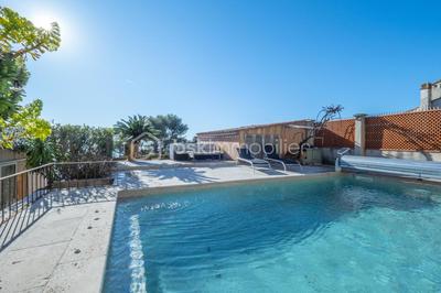 Villa - 200 m² - 6 pièces