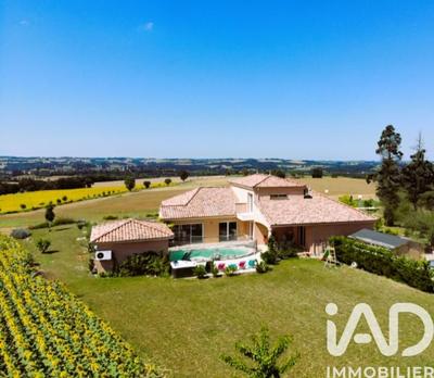 Maison de maîtres - 222 m² - 11 pièces