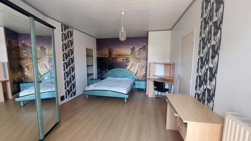 Maison - 180 m² - 7 pièces