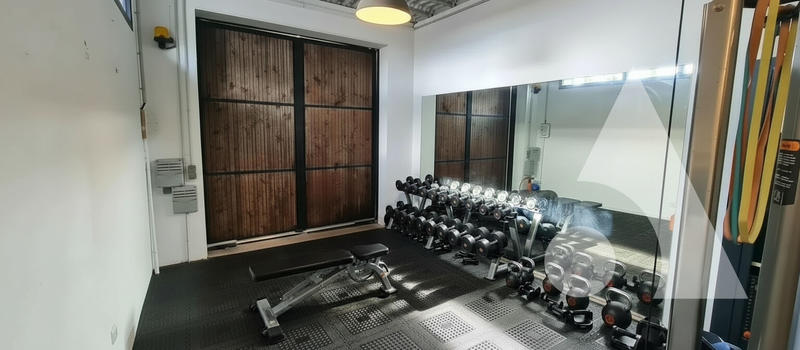 Maison - 221 m² - 6 pièces