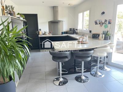 Maison - 137 m² - 6 pièces