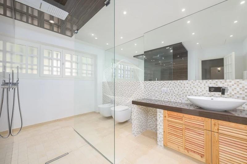 Appartement - 259 m² - 9 pièces