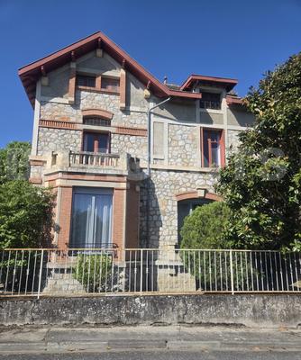 Demeure - 260 m² - 10 pièces