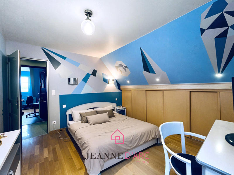 Maison - 165 m² - 9 pièces