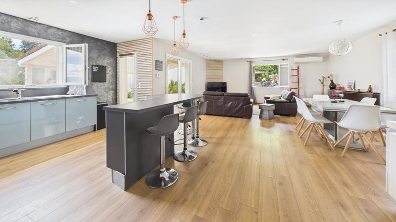 Maison - 180 m² - 8 pièces