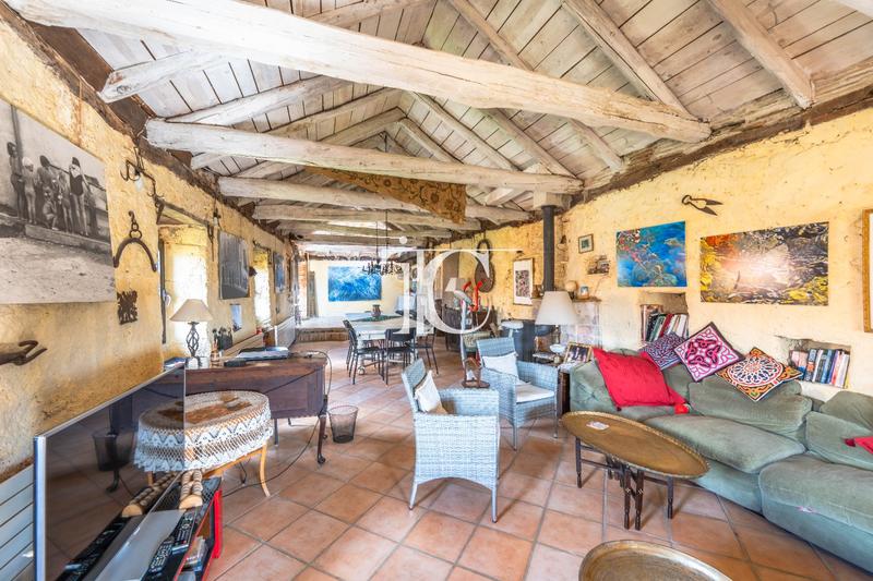 Maison - 350 m² - 11 pièces