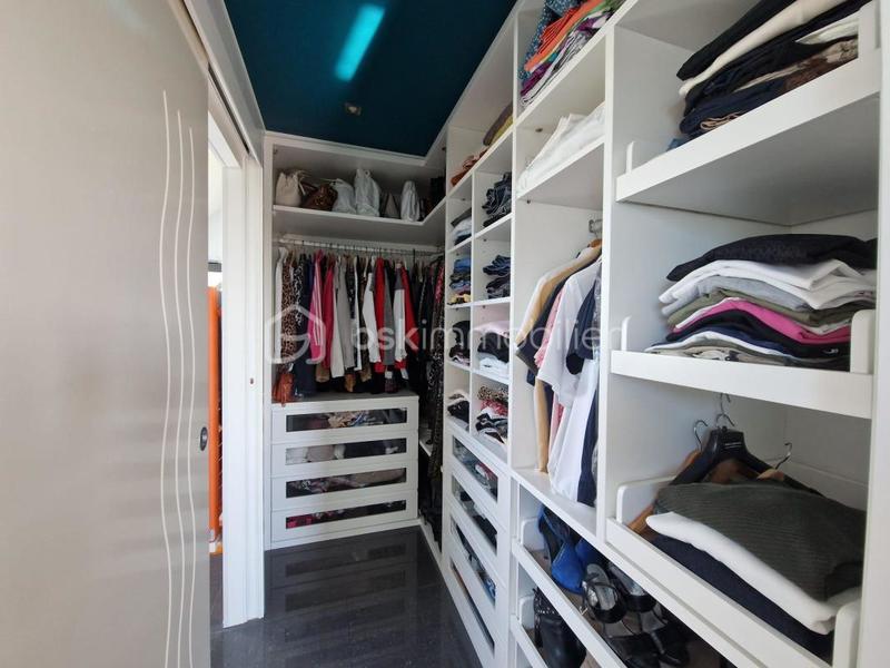 Propriété - 240 m² - 8 pièces