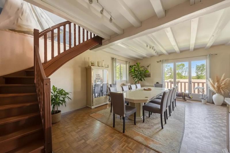 Maison - 260 m² - 6 pièces