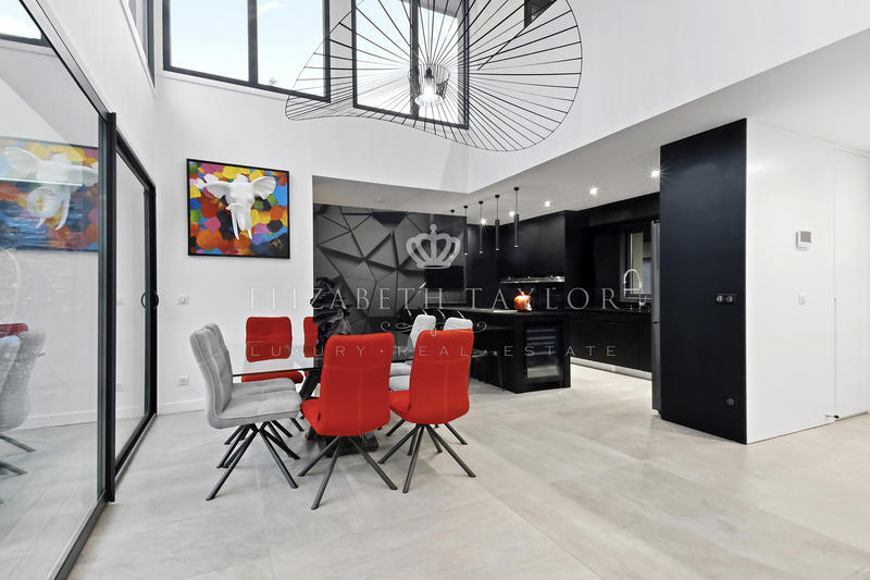 Propriété - 310 m² - 10 pièces