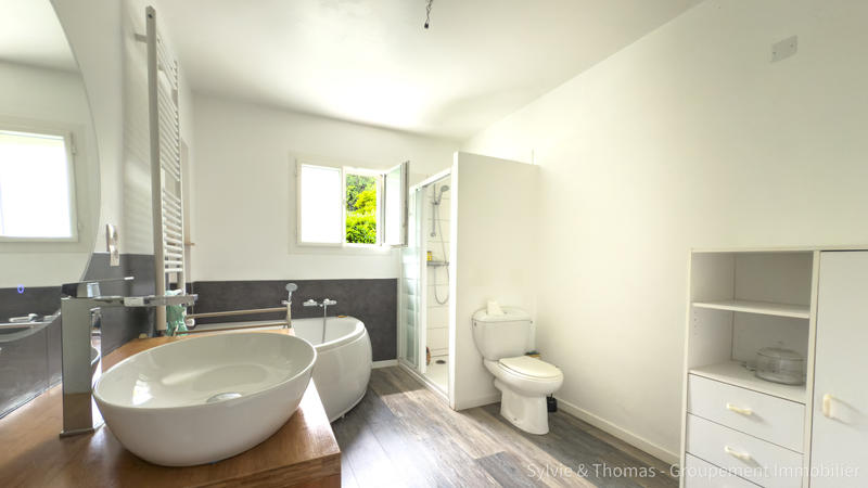 Maison - 370 m² - 14 pièces