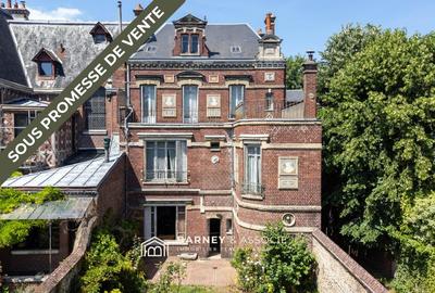 Maison - 367 m² - 13 pièces