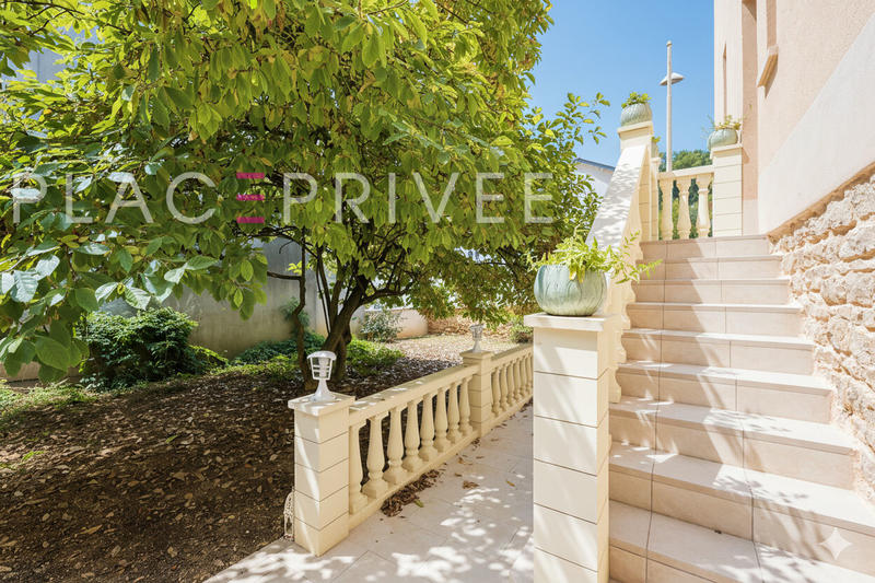 Maison - 218 m² - 8 pièces