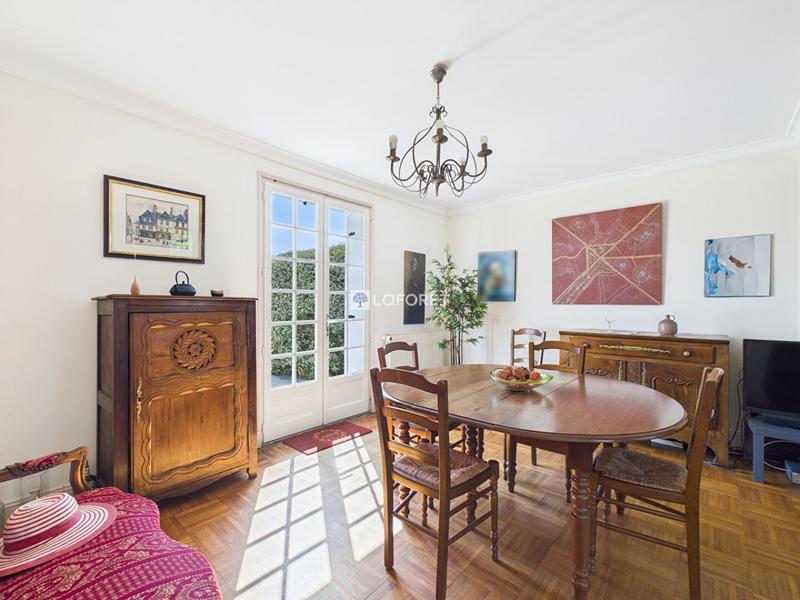 Maison - 186 m² - 8 pièces