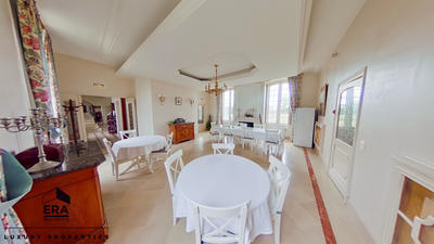 Château - 600 m² - 15 pièces