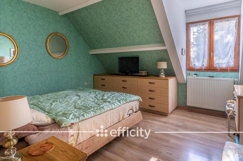 Pavillon - 215 m² - 8 pièces