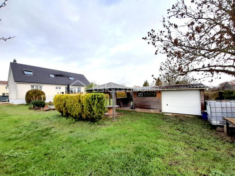 Maison traditionnelle - 183 m² - 7 pièces