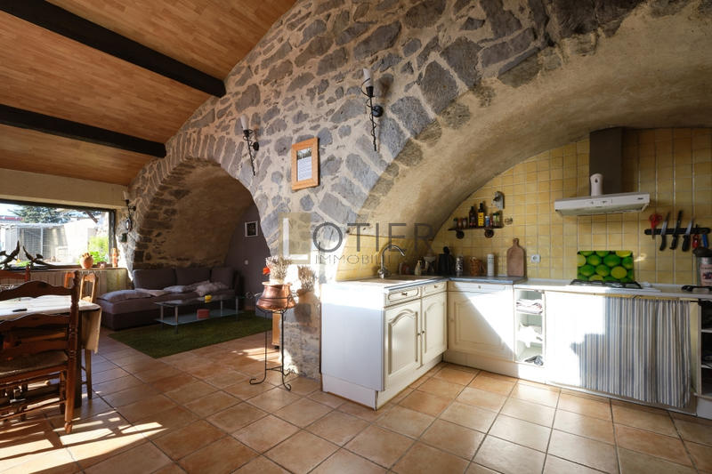 Maison - 240 m² - 8 pièces