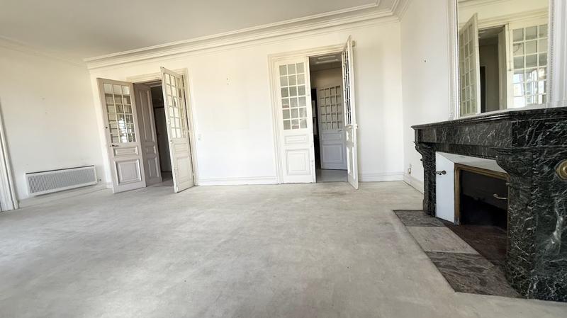 Appartement - 177 m² - 7 pièces