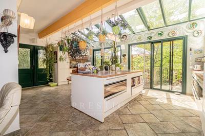 Maison - 300 m² - 12 pièces