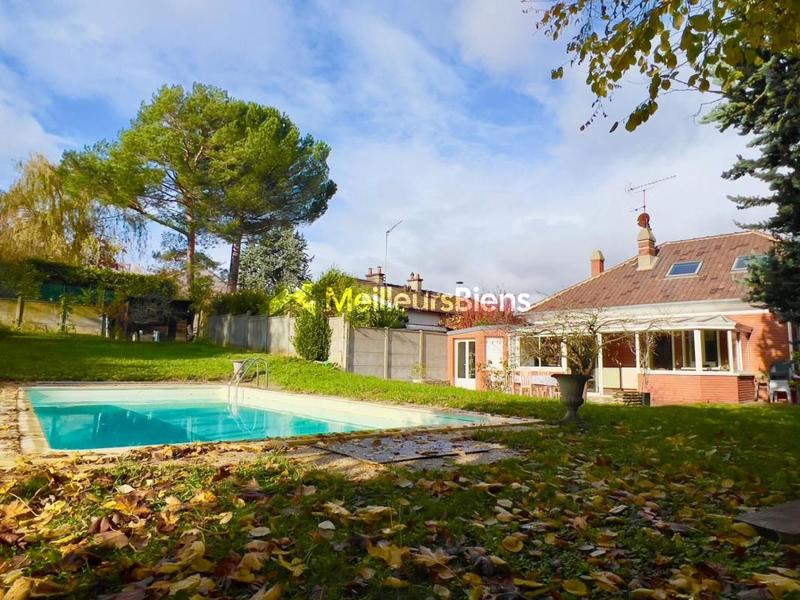 Maison - 185 m² - 8 pièces