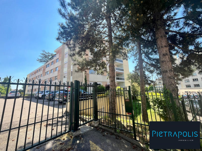 Appartement - 92 m² - 4 pièces