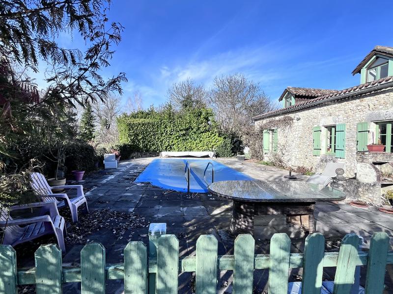 Maison traditionnelle - 350 m² - 14 pièces