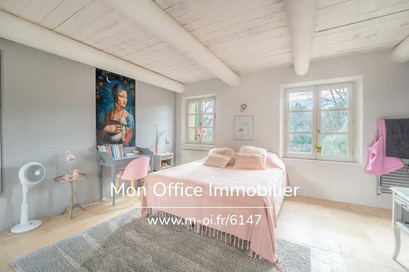 Propriété - 290 m² - 9 pièces