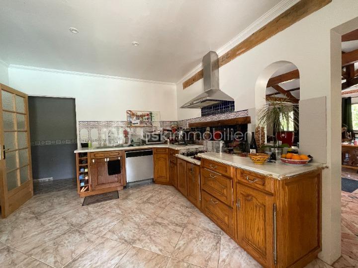 Maison traditionnelle - 270 m² - 7 pièces