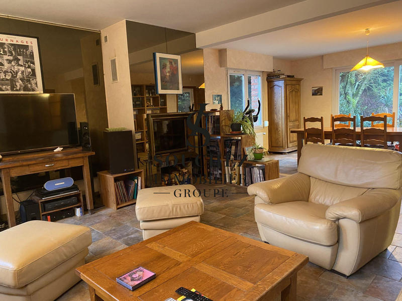 Maison - 209 m² - 9 pièces