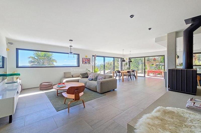 Maison - 215 m² - 6 pièces