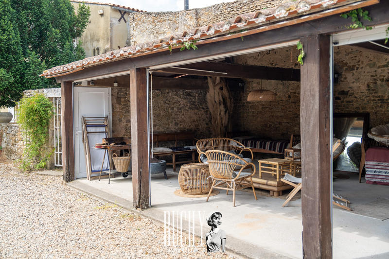 Maison - 488 m² - 16 pièces