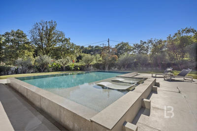 Villa - 326 m² - 9 pièces