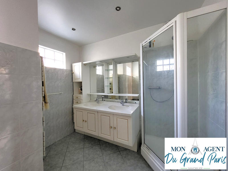 Maison - 163 m² - 8 pièces