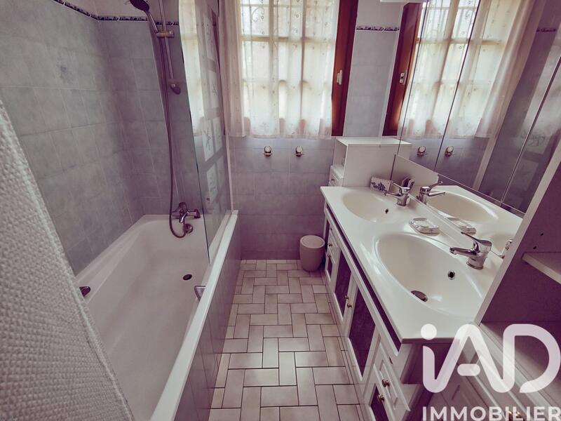 Maison - 212 m² - 12 pièces