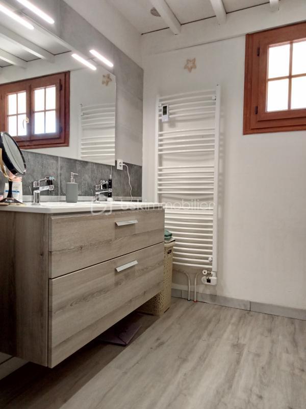 Pavillon - 180 m² - 7 pièces