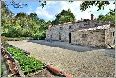 Propriété - 450 m² - 16 pièces