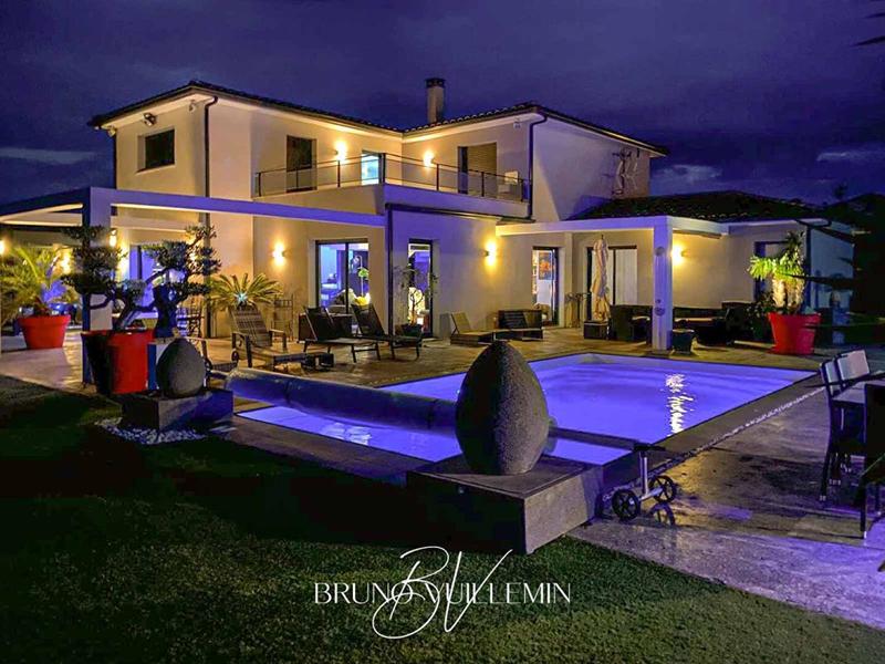 Villa - 251 m² - 8 pièces