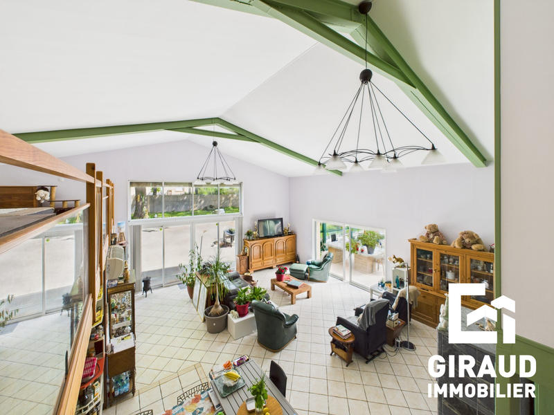 Maison - 200 m² - 7 pièces