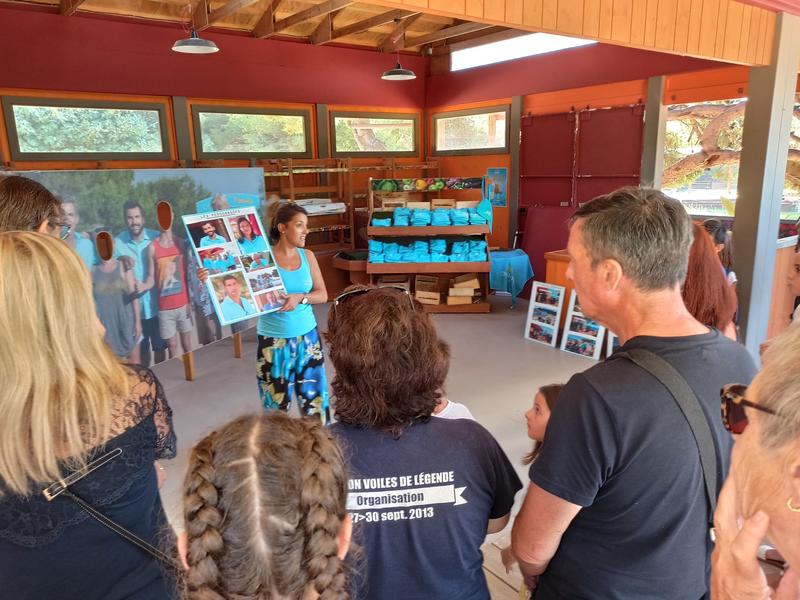 Camping Paradis, visite des décors de la série