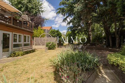 Maison - 182 m² - 8 pièces