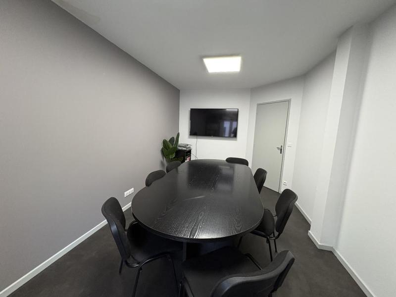 Bureau - 100 m² - 9 pièces