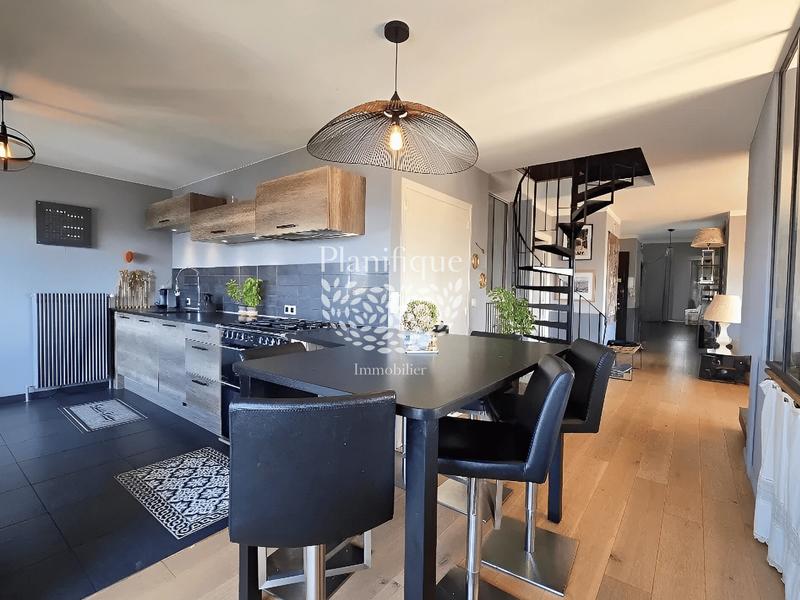 Duplex - 176 m² - 6 pièces