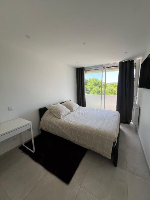 Appartement - 92 m² - 5 pièces