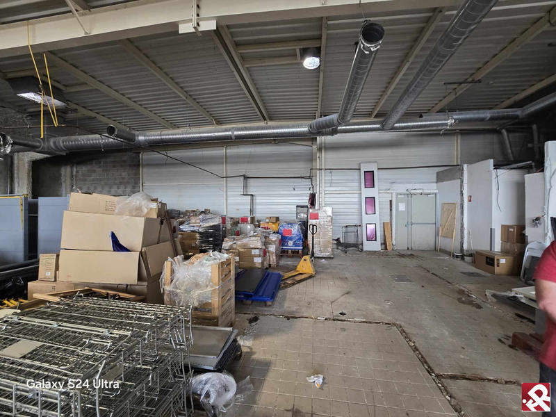 Magasins - 654 m²