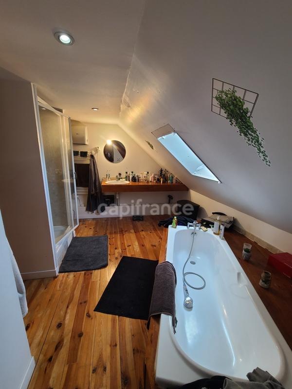 Maison - 210 m² - 10 pièces