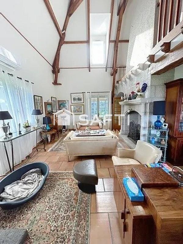 Maison - 209 m² - 8 pièces