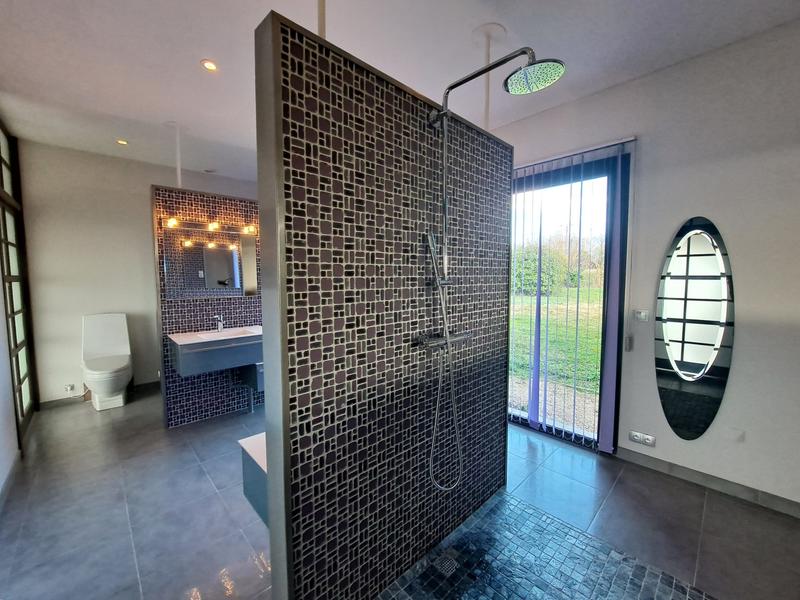 Maison - 305 m² - 6 pièces