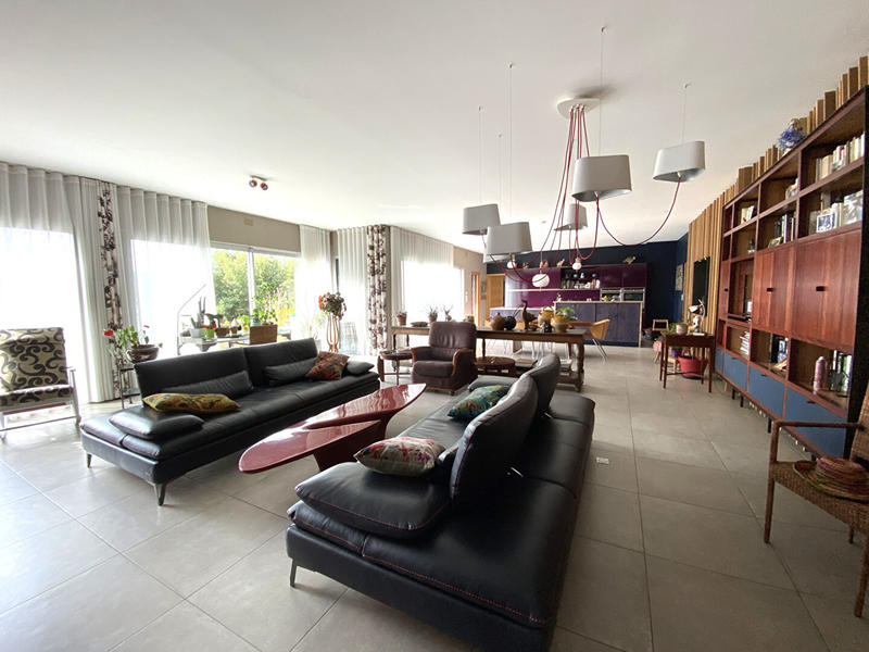 Maison - 230 m² - 7 pièces